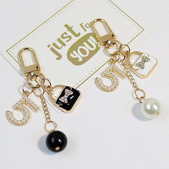 New Mini White Faux Pearl & Rhinestone Bag 5 Keychain - Purse Bag Charm - Picture 2 of 4